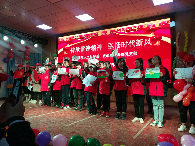 孩子们的绘画作品展示.jpg