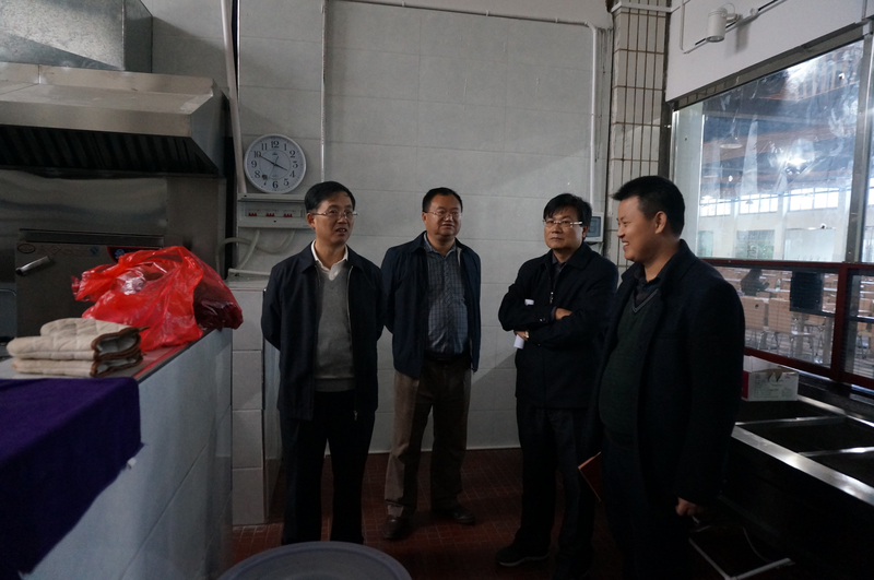 排查学生食堂用水用电安全.jpg
